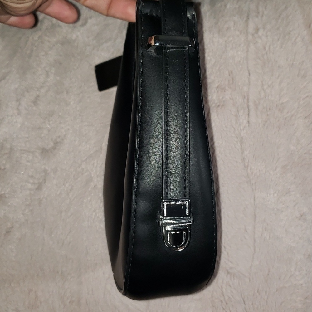 NEW- Small Faux Leather Cluth/ Purse - Picture 2 of 8